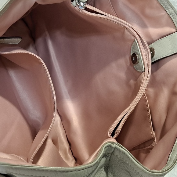 Coach Outstanding Condition - Picture 7 of 15